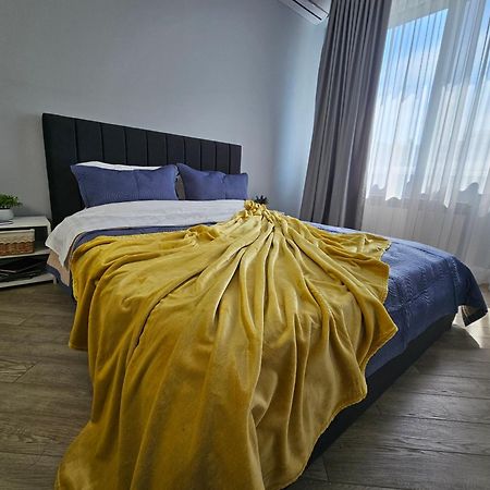 3 Room Gagarin Park Residential Complex Near Mega Shopping Mall Almaty Exterior foto