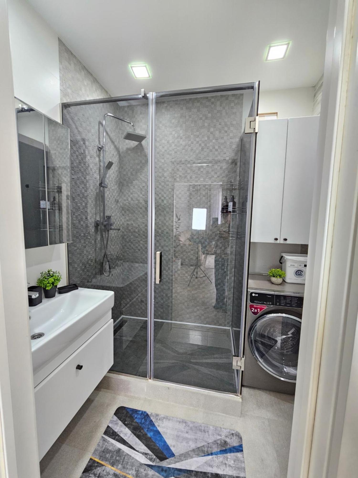 3 Room Gagarin Park Residential Complex Near Mega Shopping Mall Almaty Exterior foto